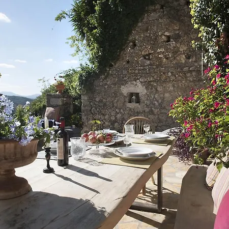 Kır Evi White Jasmine Áno Korakiána